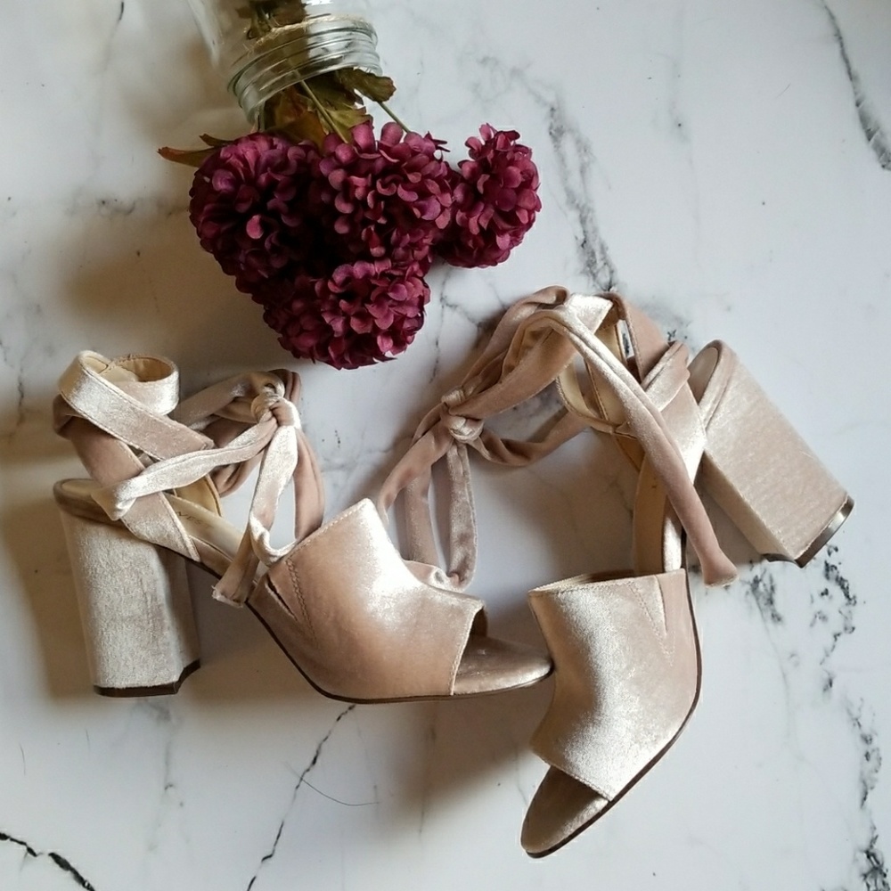 🎉HP🎉 Nine West Velvet Wrap Sandals - Picture 2 of 6